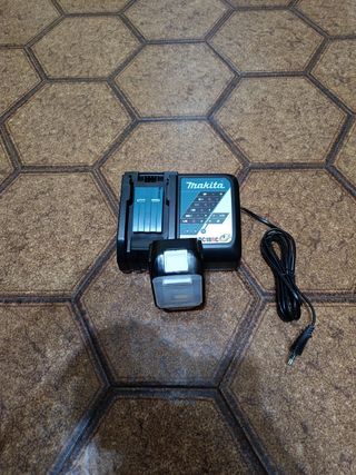 Makita  DC18RC , Makita BL1830B 18V 3AH.
