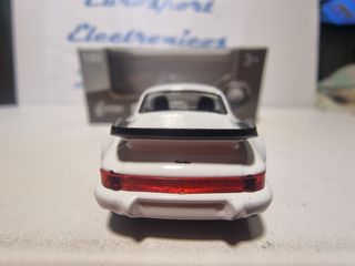 Porsche 911 Turbo a escala 1/60