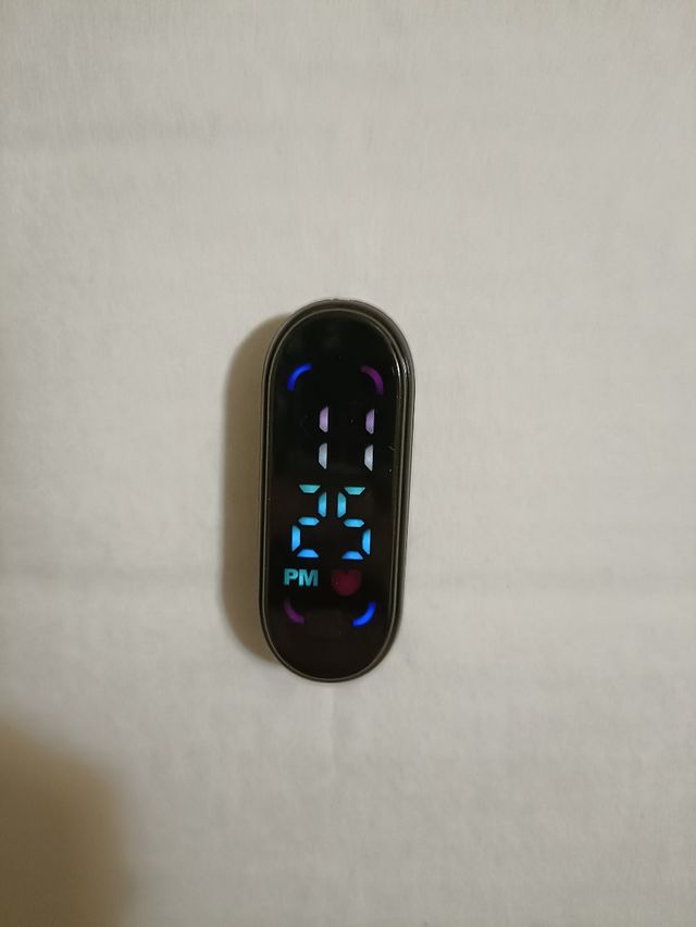 Orologio digitale senza cinturino