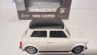 Mini Cooper 1300 a escala 1/60