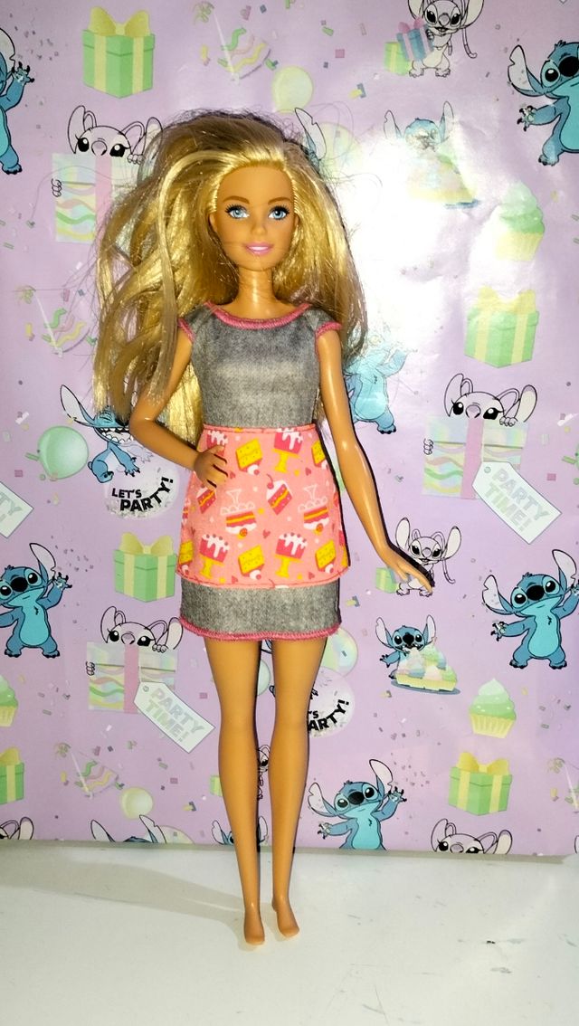 Muñeca Barbie repostera 