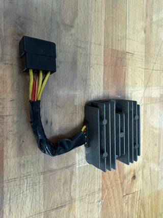 Regulador de bateria Suzuki Dr Big 800