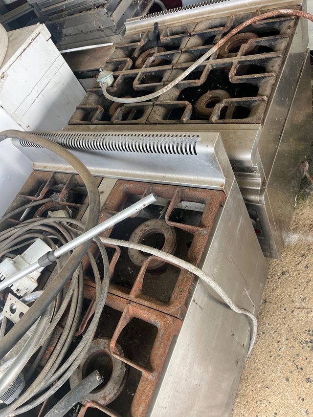 Campanas  de acero y fogones de gas 