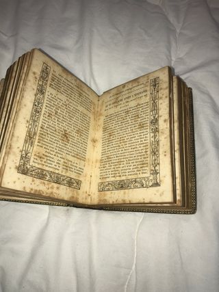 Libro antiguo pequeño