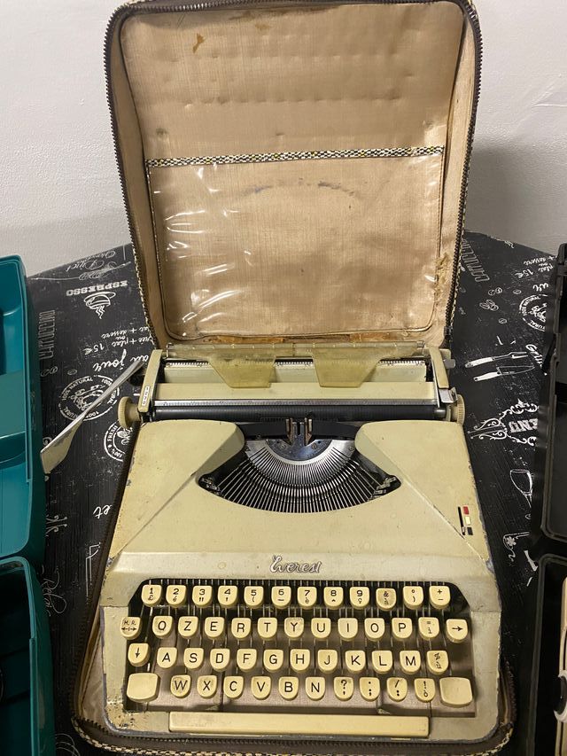 Macchina scrivere Everest vintage