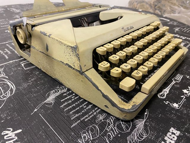 Macchina scrivere Everest vintage