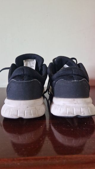 Scarpe da ginnastica nere.37. Decathlon