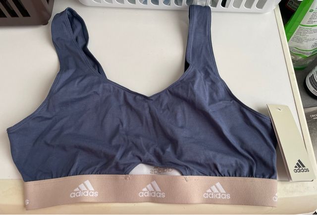 Top deportivo Adidas talla M