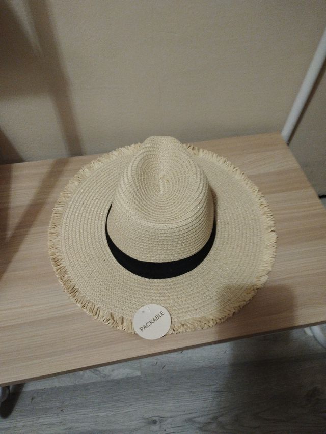 Sombrero de paja con lazo color negro( nuevo)