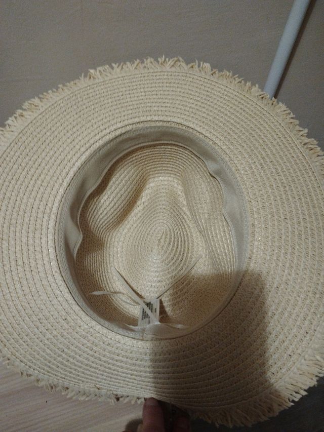 Sombrero de paja con lazo color negro( nuevo)