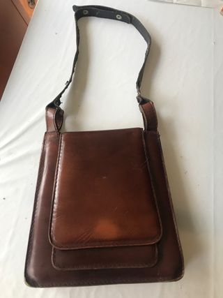 Bolso hombre pie