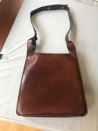 Bolso hombre pie