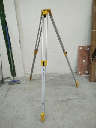 Trípode de aluminio extensible adaptable