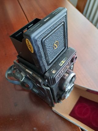 Antica macchina fotografica Yashica