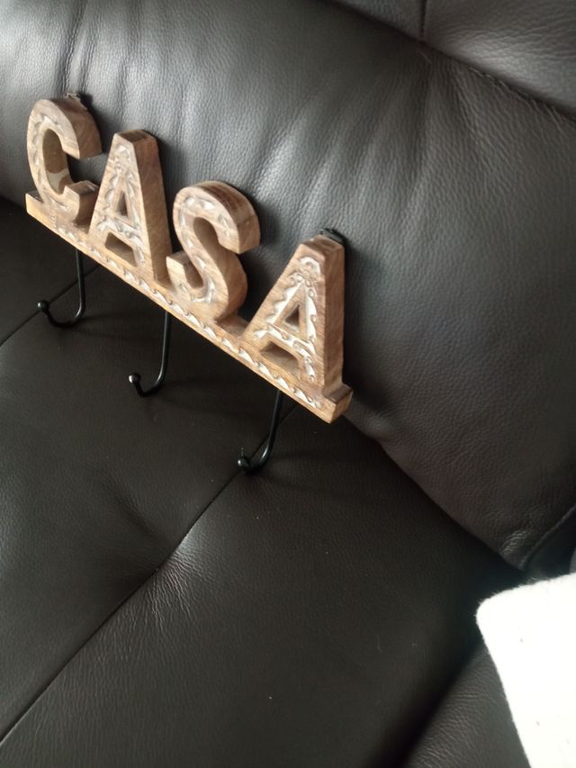 Percha de madera y metal hecha a mano