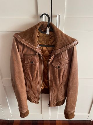 Vendo cazadora de cuero talla M 