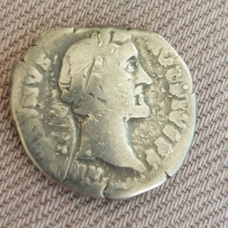 Denario  Antonio Pio. RARA