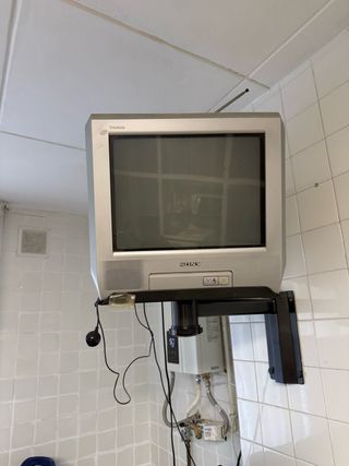 Tv y soporte pared