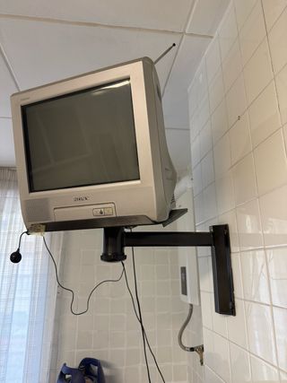 Tv y soporte pared