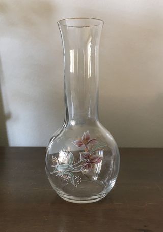 Vasetto di vetro con decorazione rosa