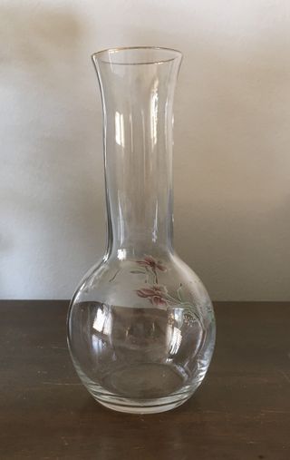 Vasetto di vetro con decorazione rosa