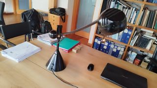 Lampara de mesa Calder de Metalarte.