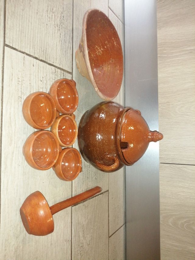 Lote de olla sopero plato y cinco tazas