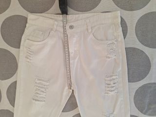 Pantalón vaquero roto blanco