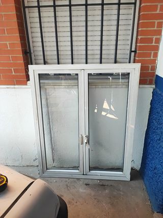Ventana de aluminio 2 hojas abatibles
