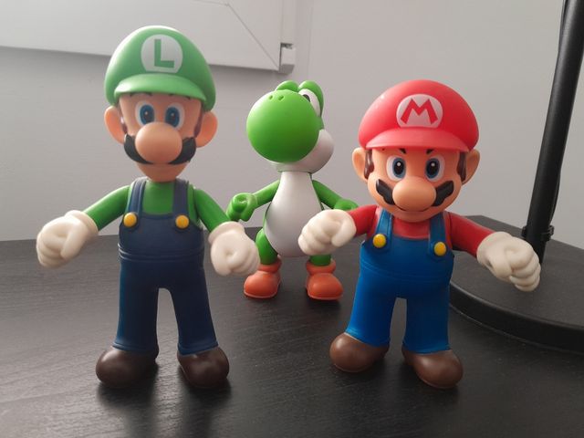 Figuras de Mario, Luigi e Yoshi