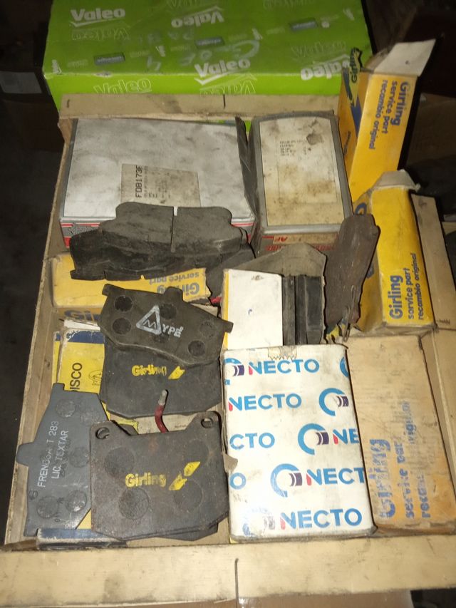 Lote de piezas de coches clásicos