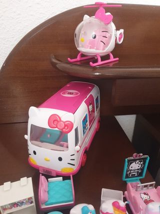Ambulancia Hello Kitty y Helicóptero.