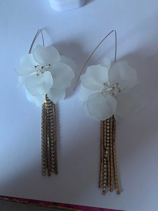 Penedientes largos de flor