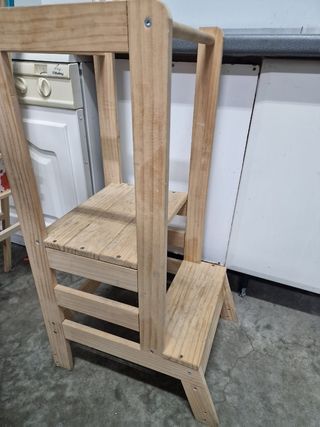 Torre de aprendizaje. Escalera montesori