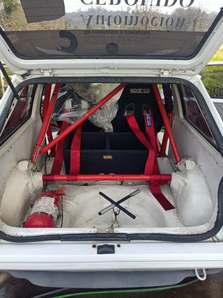 Coche de rally todo homologado