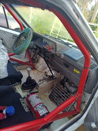 Coche de rally todo homologado