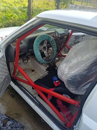 Coche de rally todo homologado