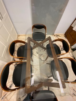 Mesa de Diseño en Madera de Nogal + 6 Sillas