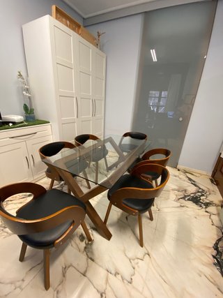 Mesa de Diseño en Madera de Nogal + 6 Sillas