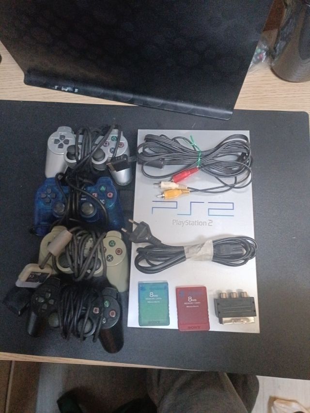 PS2 con cuatro mandos