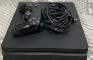 Ps4 slim 1Tb con un mando