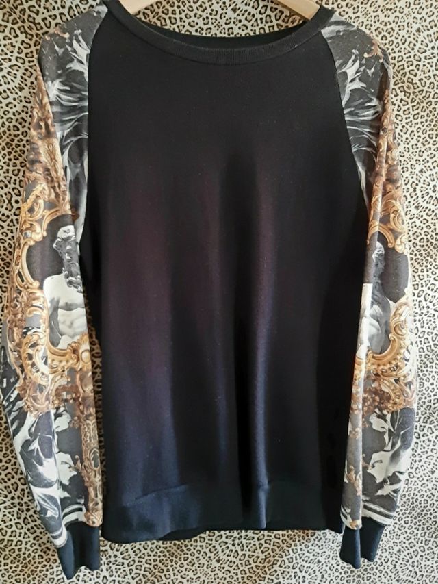 Sudadera estampado barroco mangas