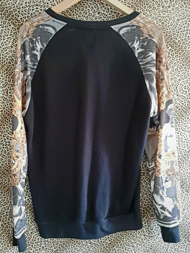 Sudadera estampado barroco mangas