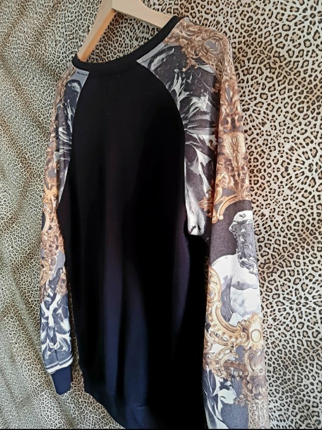 Sudadera estampado barroco mangas