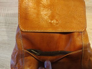 Mochila compacta de cuero