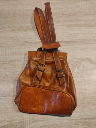 Mochila compacta de cuero