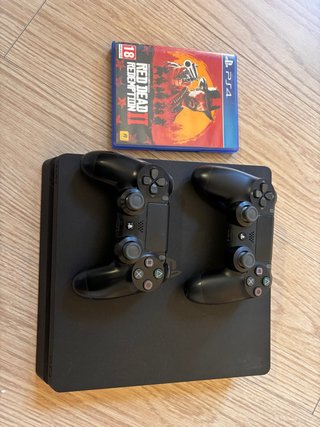 Ps4 con dos mandos y Red Dead Redemption 2