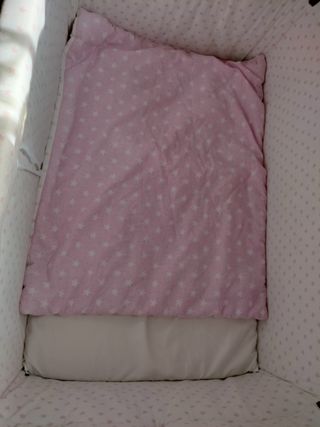 Berço de bebê menina