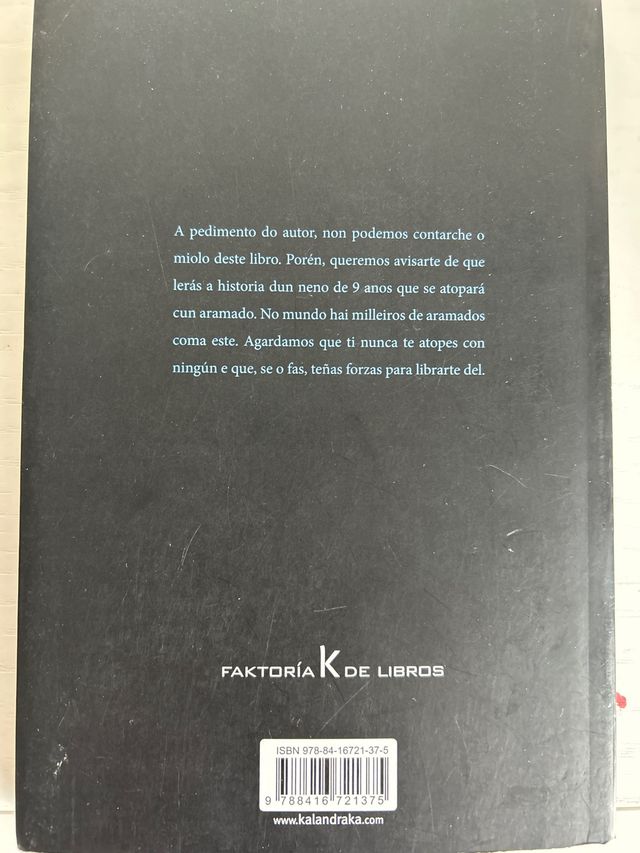 O neno do pixama de raias