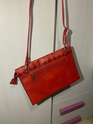 Bolso elegante rojo de calaveras
